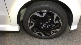 タイヤホイール前