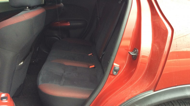 内装後方シート