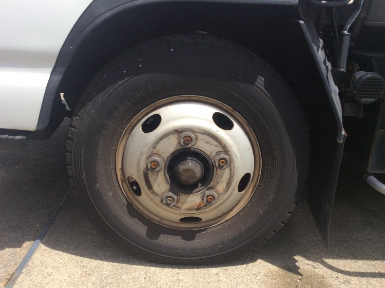 タイヤホイール前