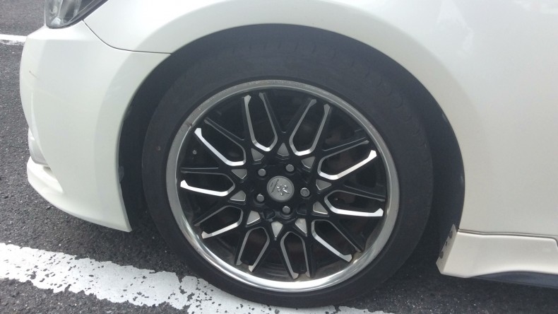 タイヤホイール前