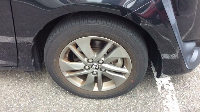 タイヤホイール前