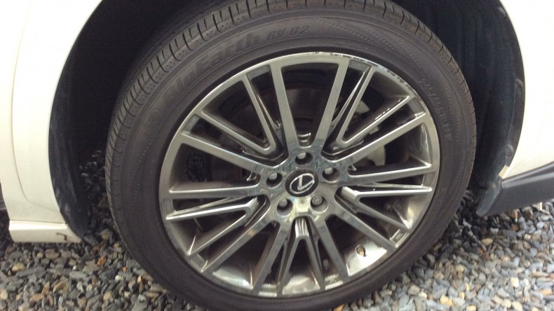 タイヤホイール前