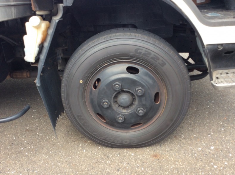 タイヤホイール前