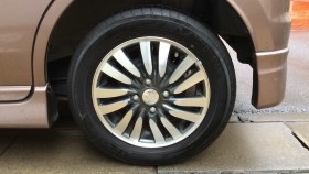 タイヤホイール前