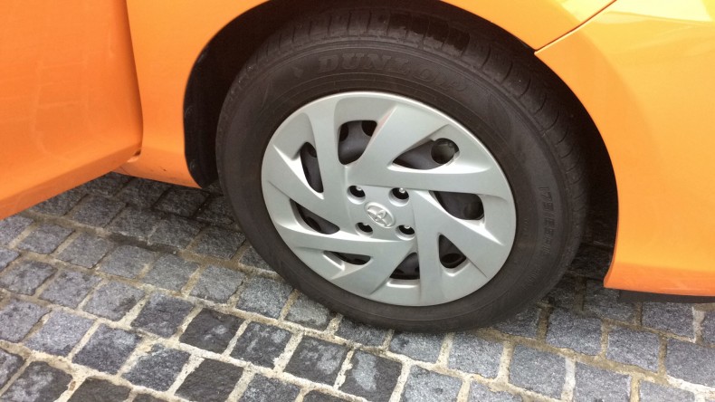 タイヤホイール前