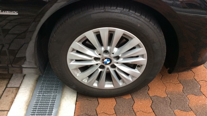 タイヤホイール前