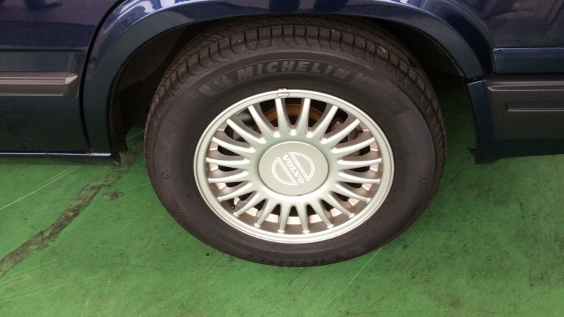 タイヤホイール前