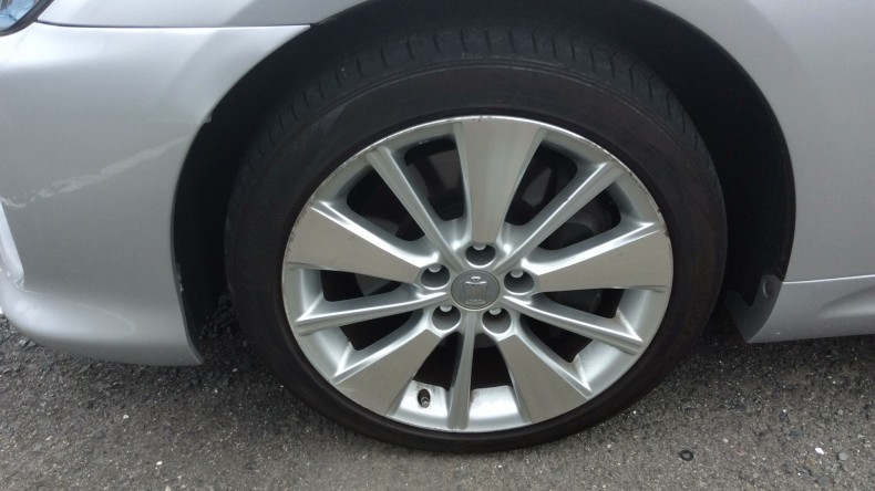 タイヤホイール前