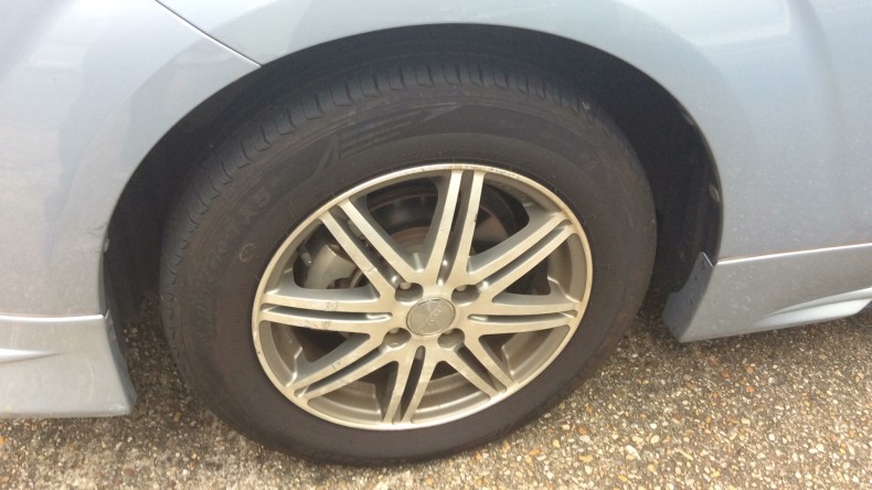 タイヤホイール前