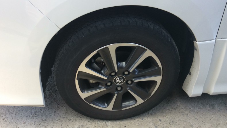 タイヤホイール前