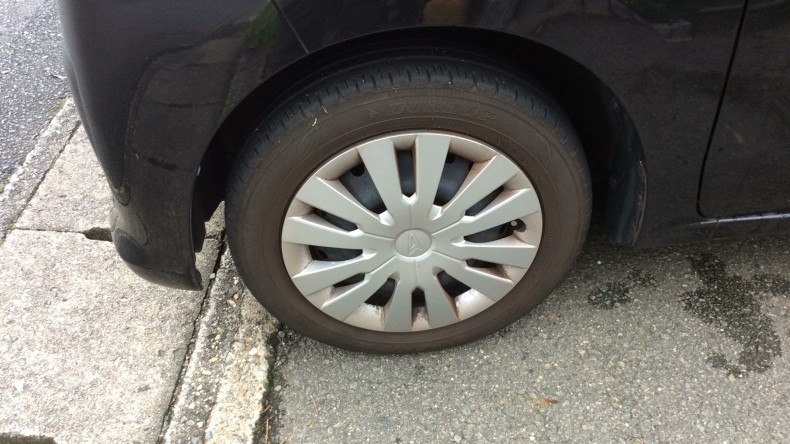 タイヤホイール前