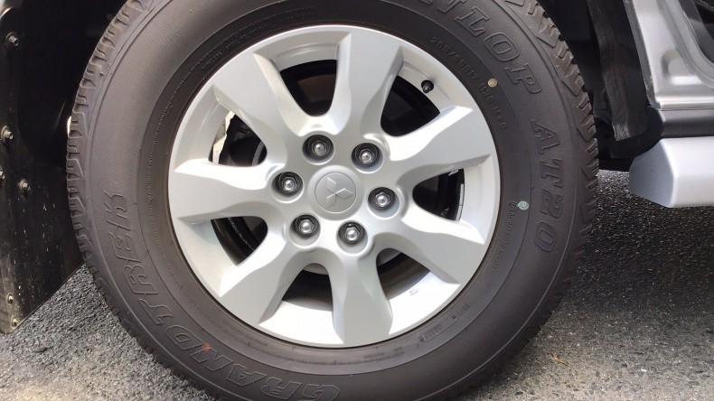 タイヤホイール前