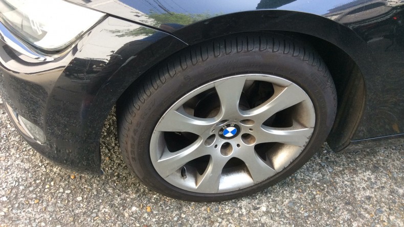 タイヤホイール前