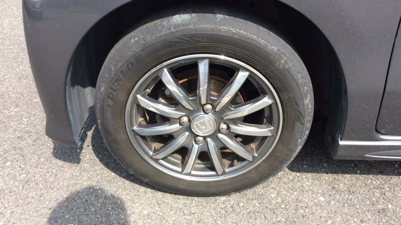 タイヤホイール前