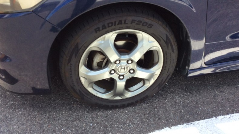 タイヤホイール前