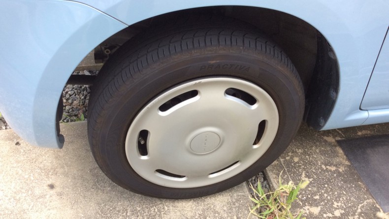 タイヤホイール前