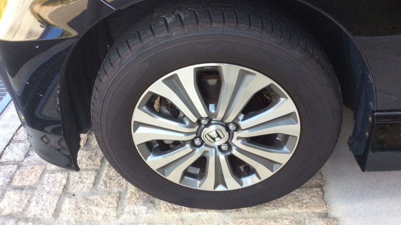 タイヤホイール前