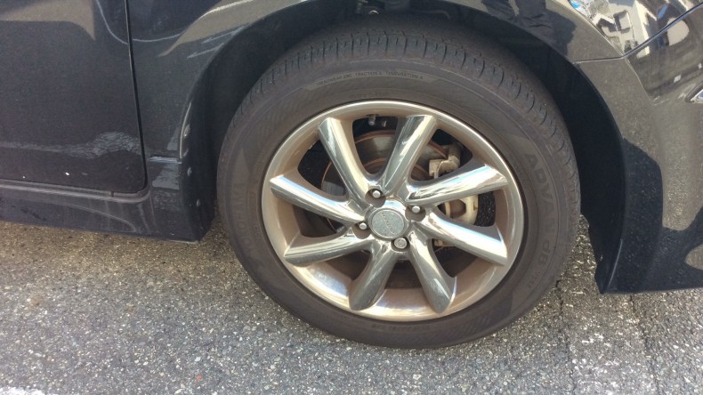 タイヤホイール前