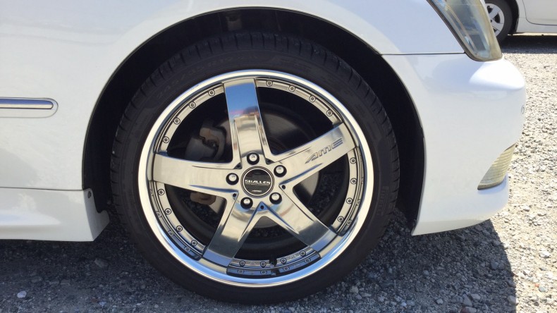 タイヤホイール前