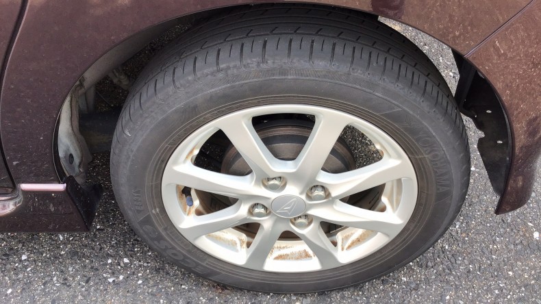 タイヤホイール前