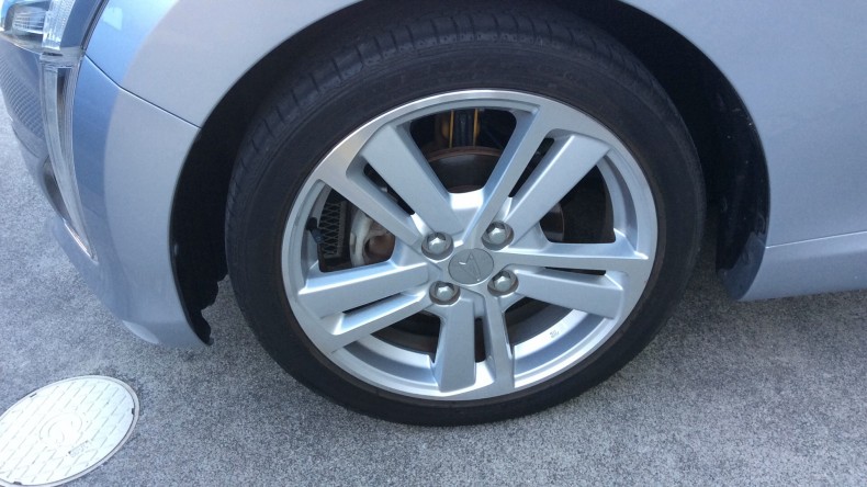 タイヤホイール前