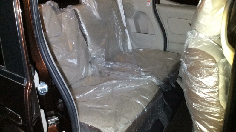 内装後方シート