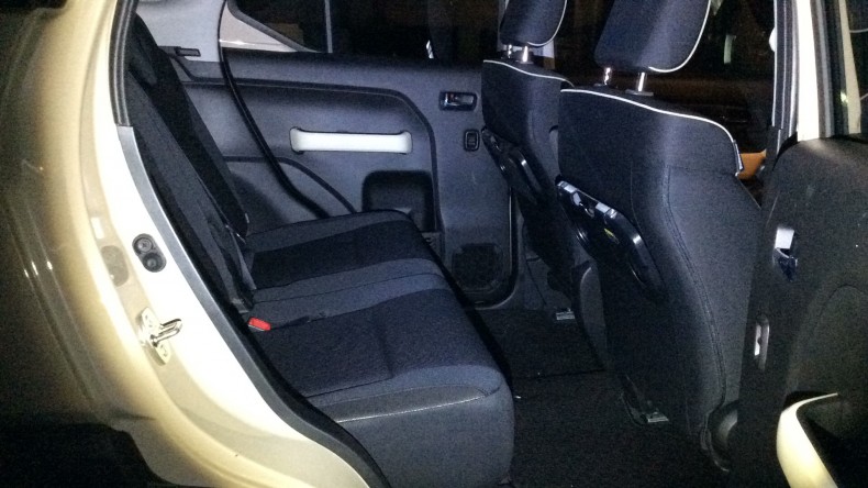 内装後方シート