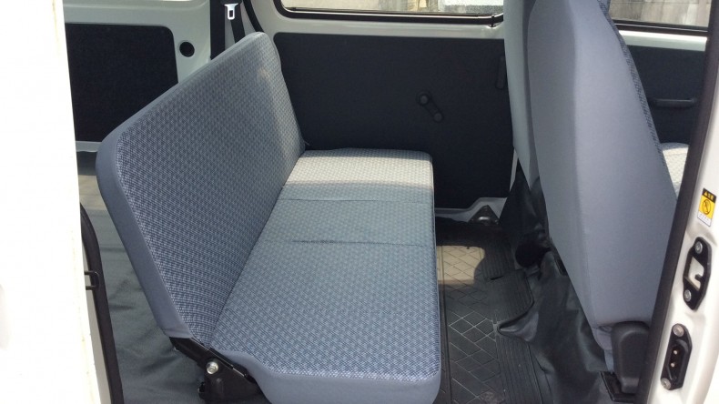 内装後方シート