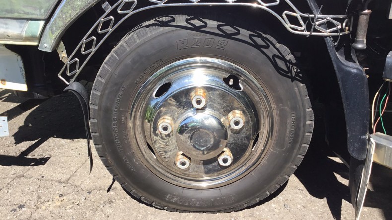 タイヤホイール前