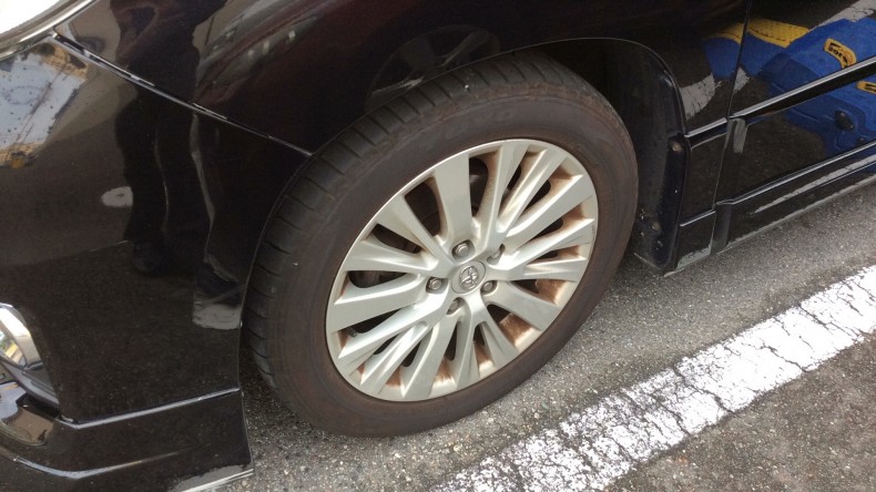 タイヤホイール前