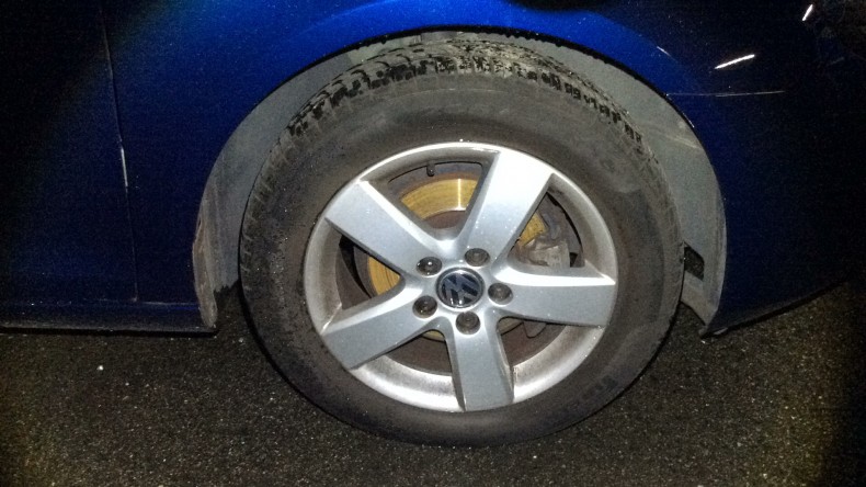 タイヤホイール前