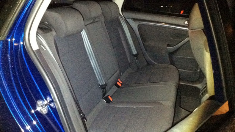 内装後方シート