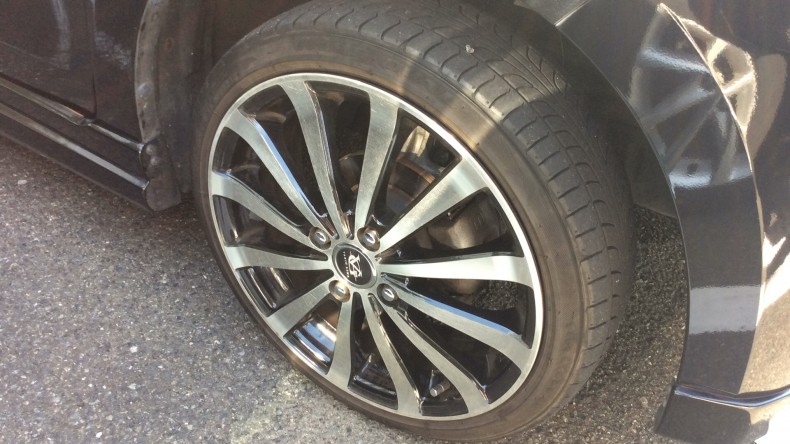 タイヤホイール前