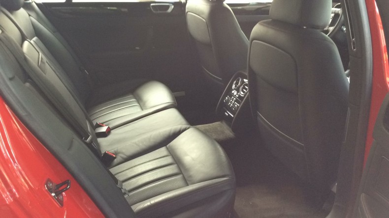 内装後方シート