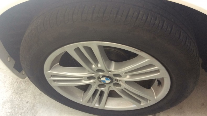 タイヤホイール前