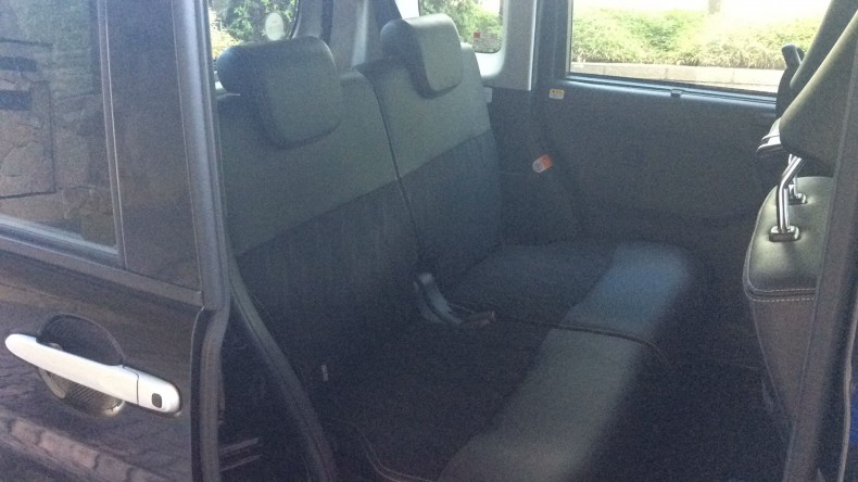 内装後方シート