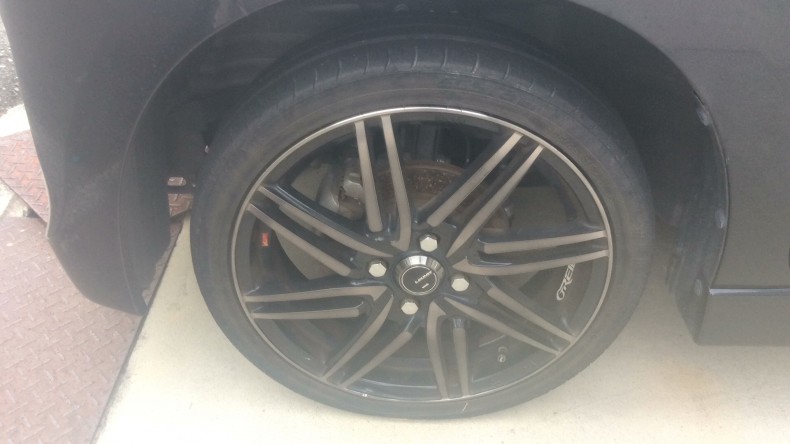 タイヤホイール前