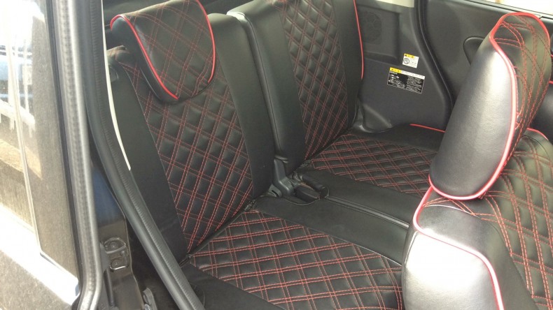 内装後方シート