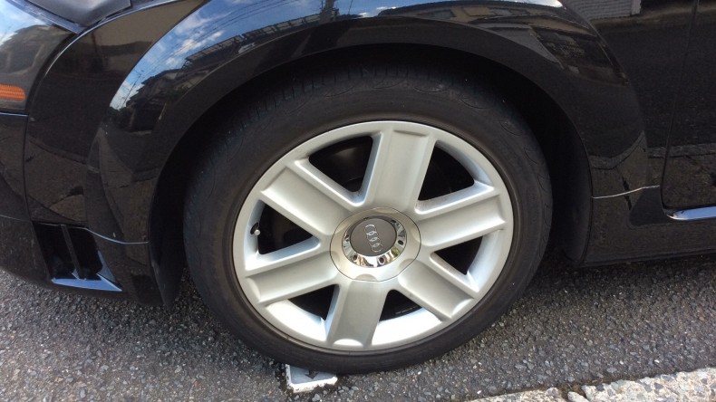 タイヤホイール前