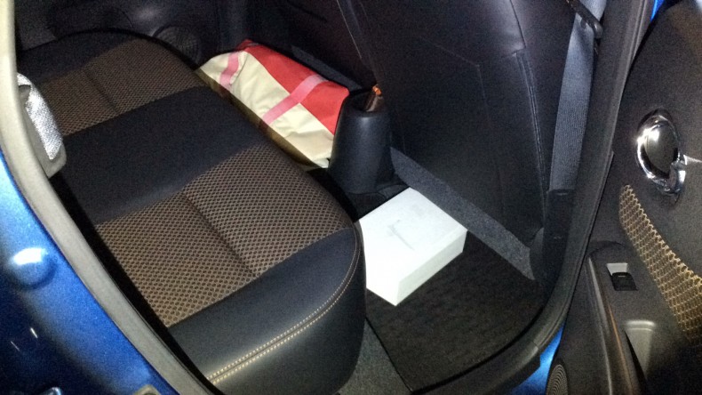 内装後方シート