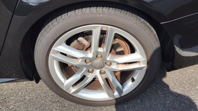 タイヤホイール前