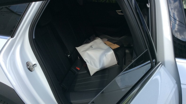 内装後方シート