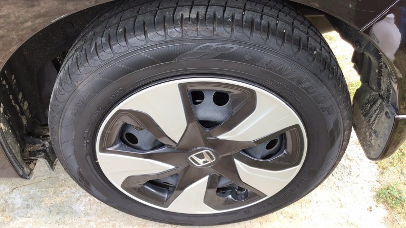 タイヤホイール前