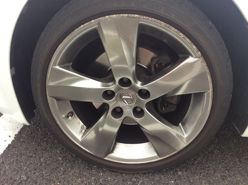 タイヤホイール前