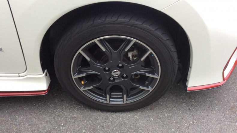 タイヤホイール前