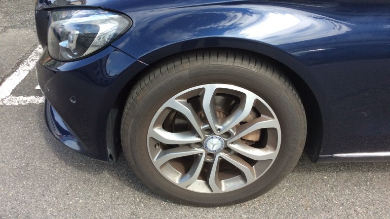 タイヤホイール前