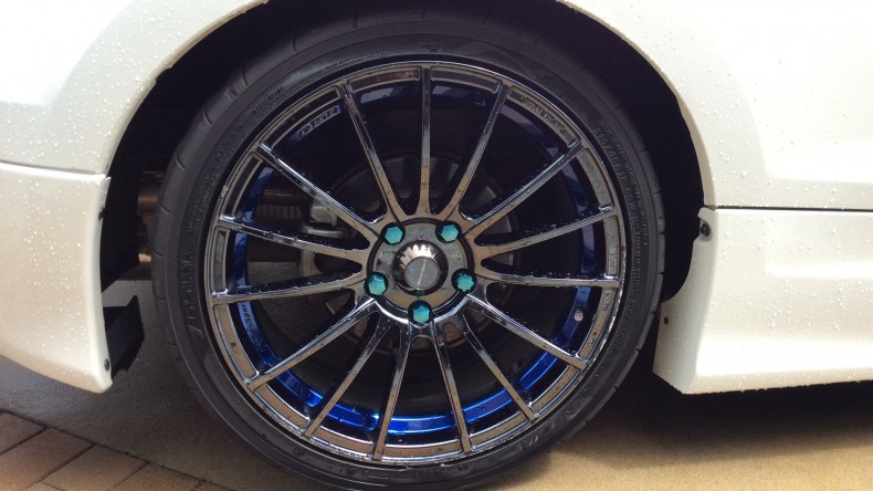 タイヤホイール前