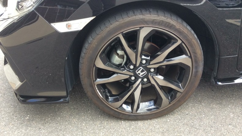 タイヤホイール前