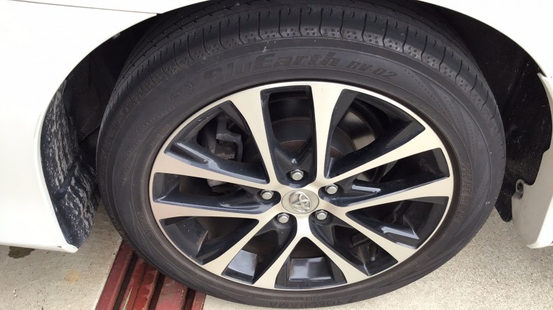 タイヤホイール前