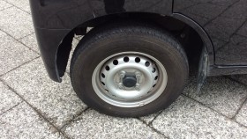 タイヤホイール前